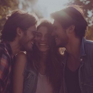 Corazones en la Encrucijada - Una Historia de Triángulo Amoroso Relatos